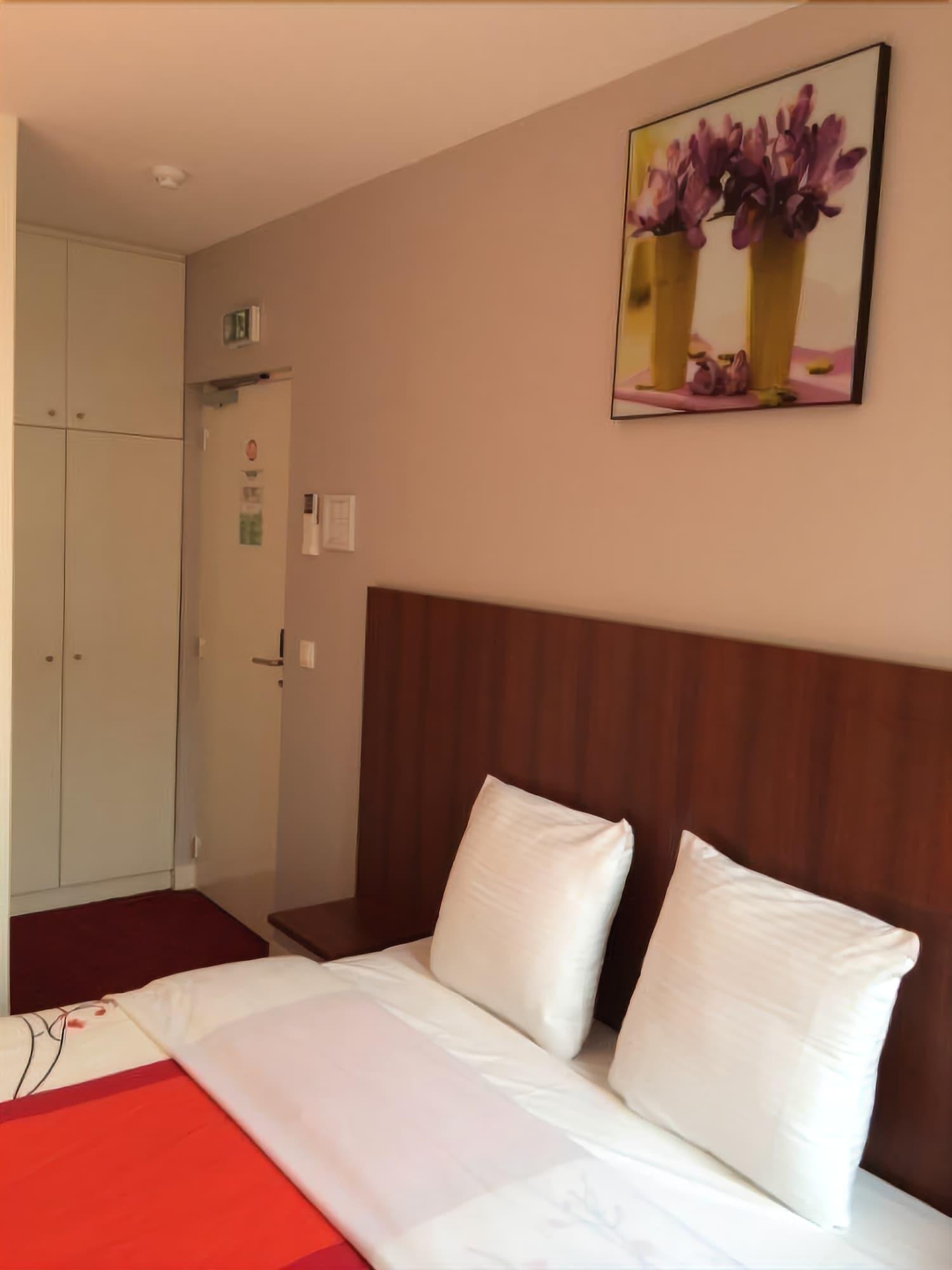Hotel Rythme Saint-Cloud Exteriör bild